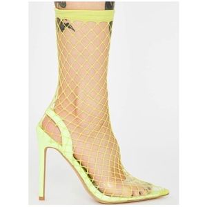 CAPE ROBBIN DOLLSKILL ELECTRA FISHNET HEEL